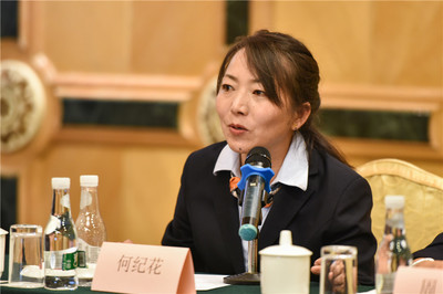 “永远跟党走,劳动最光荣”云南世博集团举行“五一”劳模工匠座谈会